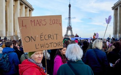 In Francia il diritto all’aborto è diventato costituzionale.
